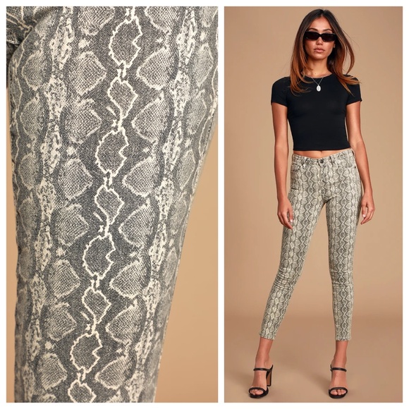 BLANKNYC The Reade Crop in Snake Print, size 26 - Picture 6 of 16